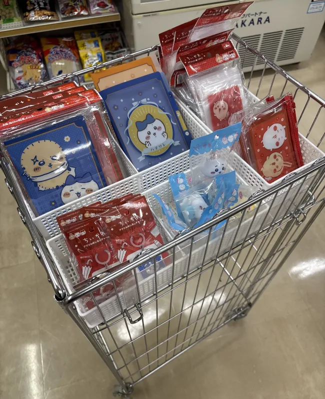 キャンドゥ ちいかわ コラボ商品