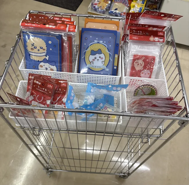 キャンドゥ ちいかわ コラボ商品